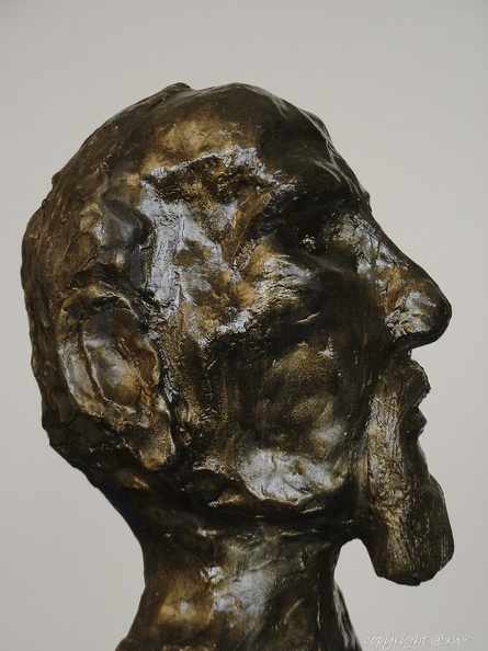 bronze head02.jpg